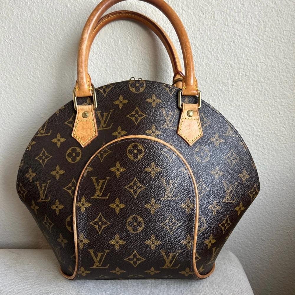 Louis Vuitton Handbag - Picture 3 of 12
